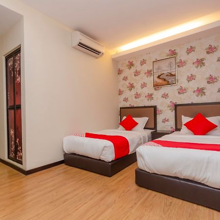 Super Oyo 1214 Oro Hotel Kluang Exterior photo