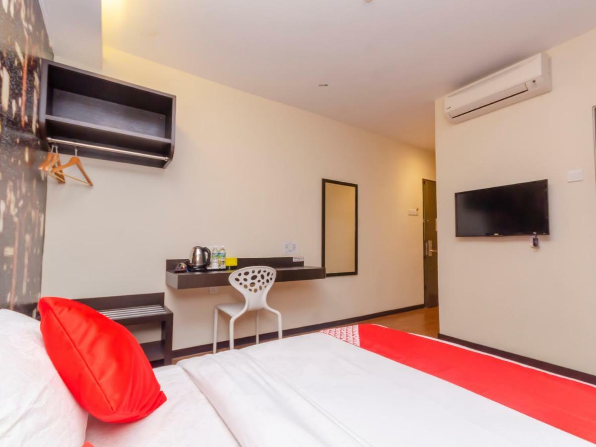 Super Oyo 1214 Oro Hotel Kluang Exterior photo
