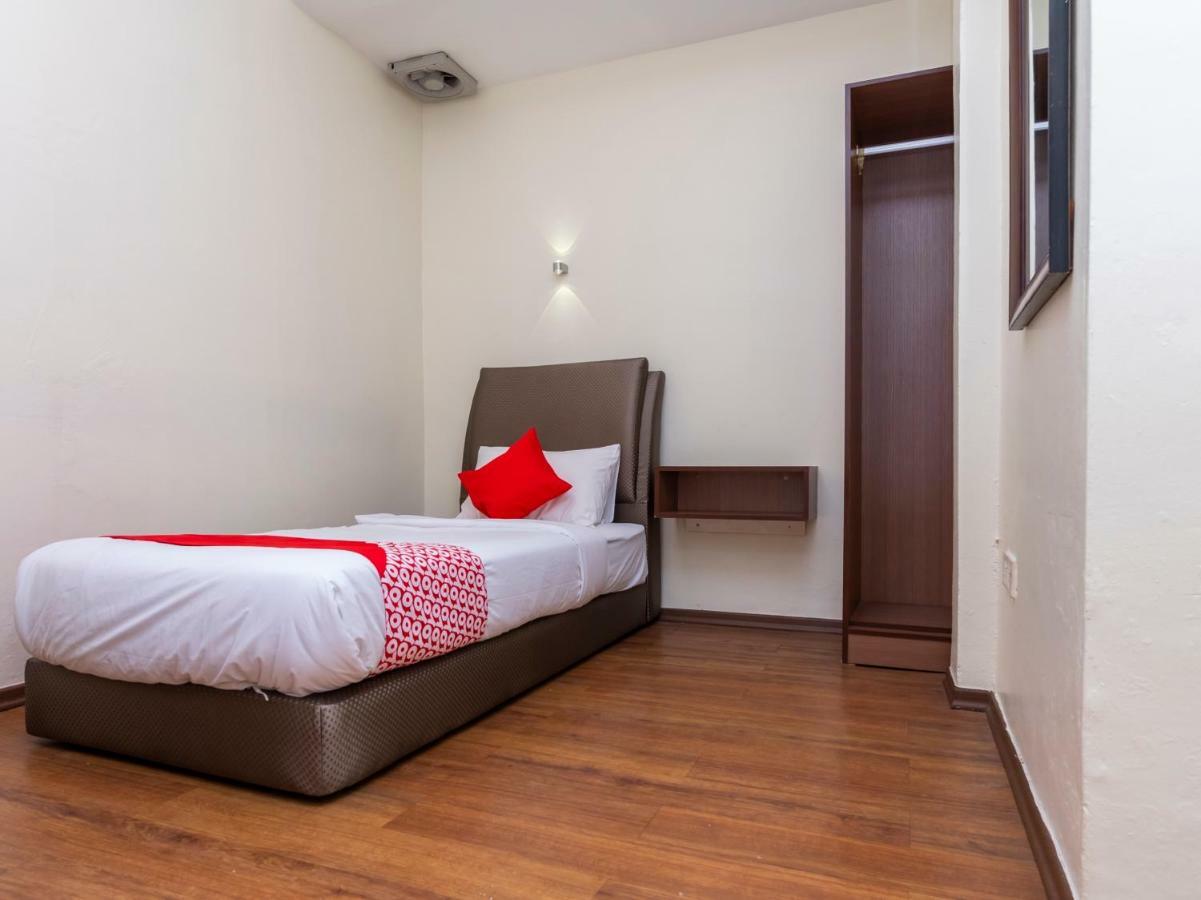 Super Oyo 1214 Oro Hotel Kluang Exterior photo